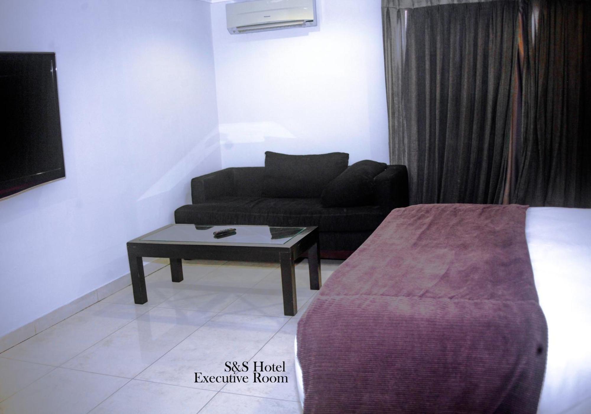 S & S Hotel & Suites Lagos Exterior photo