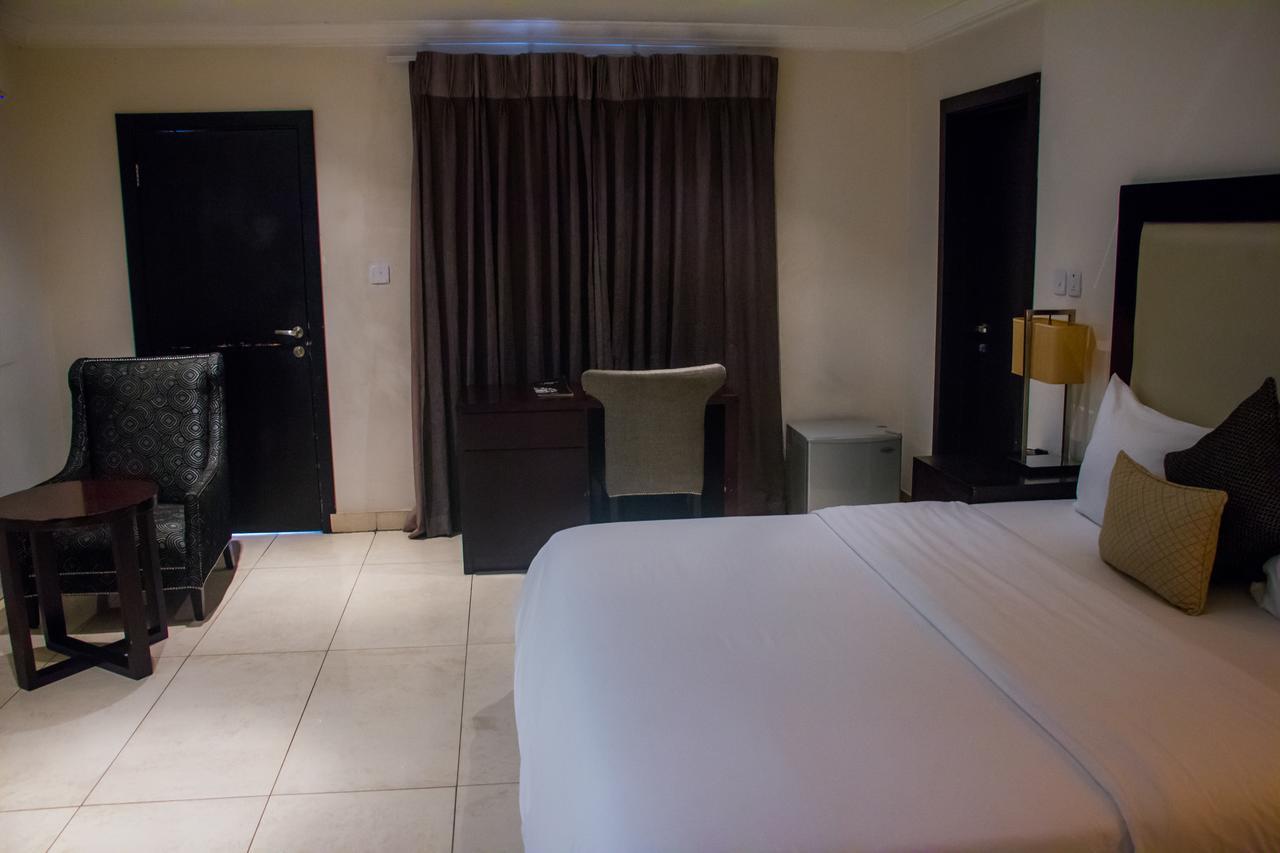 S & S Hotel & Suites Lagos Exterior photo