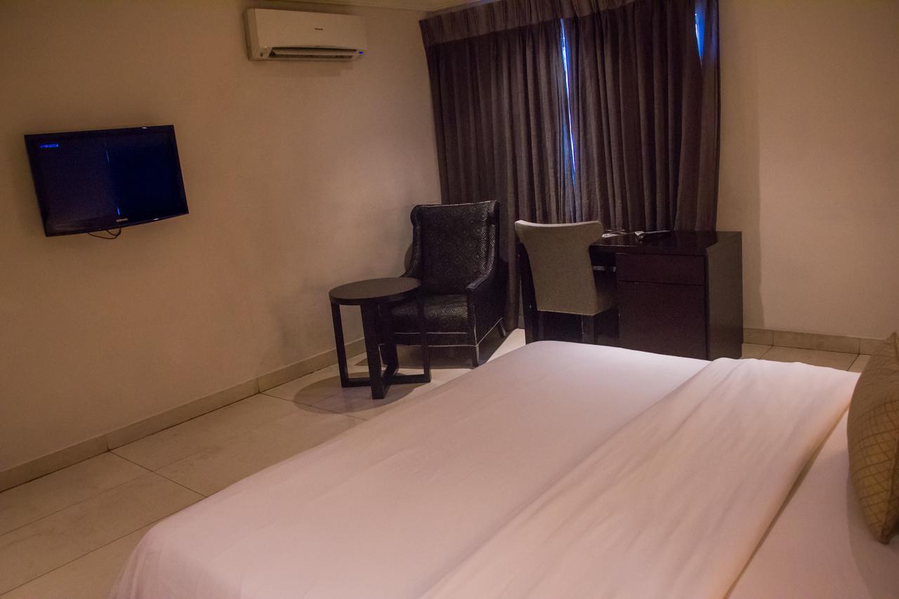 S & S Hotel & Suites Lagos Exterior photo
