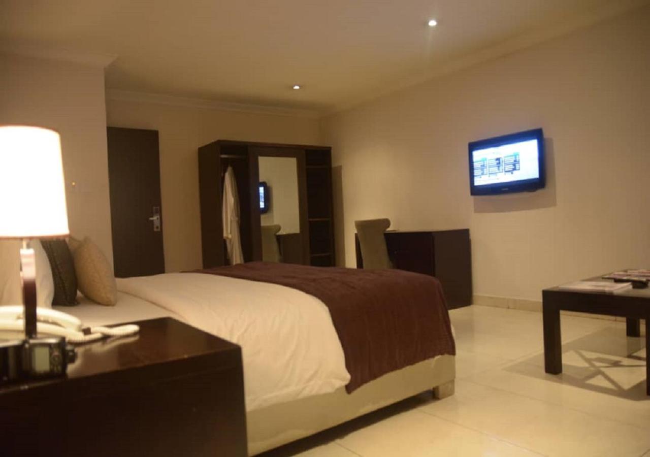 S & S Hotel & Suites Lagos Exterior photo