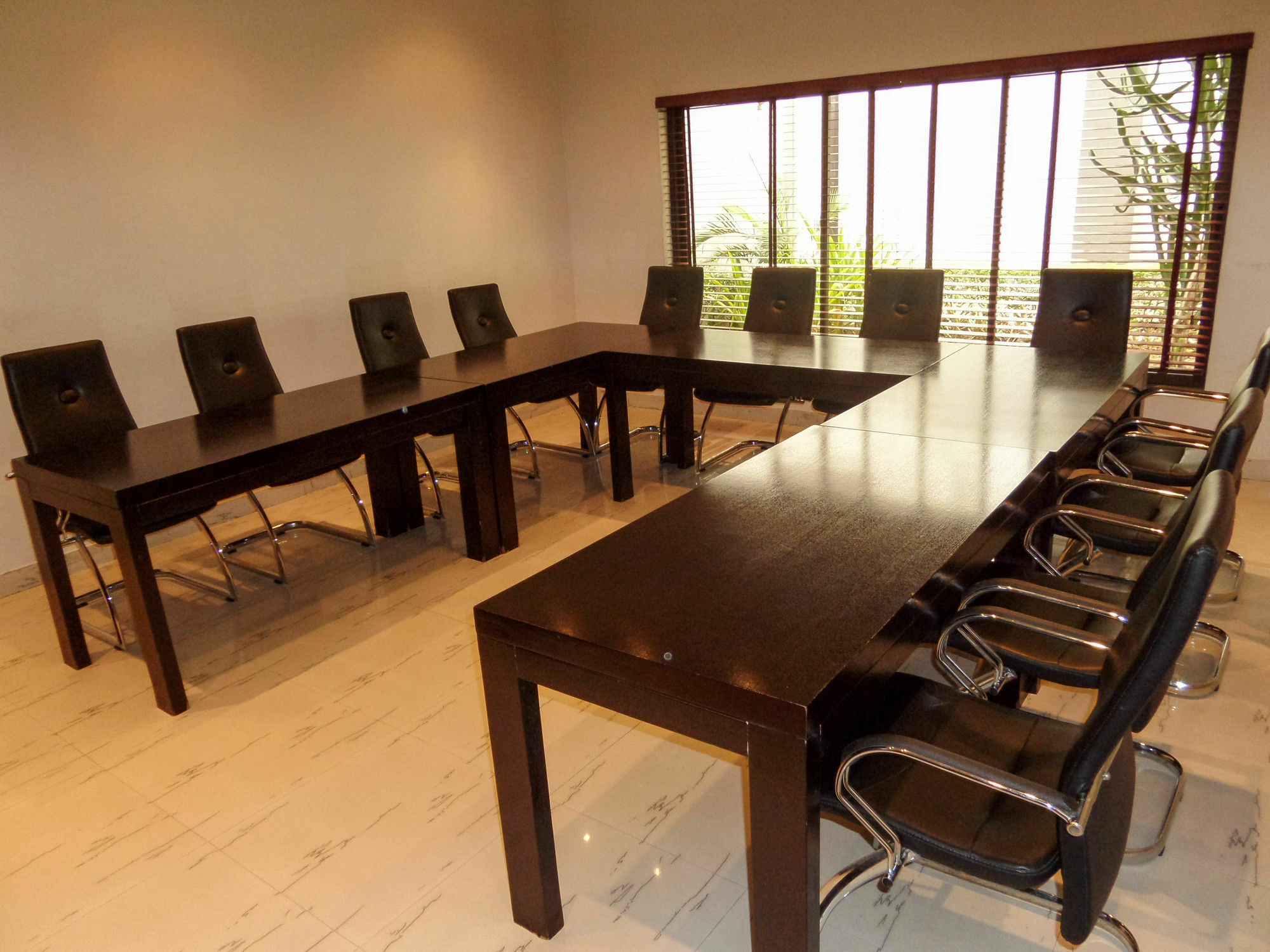 S & S Hotel & Suites Lagos Exterior photo