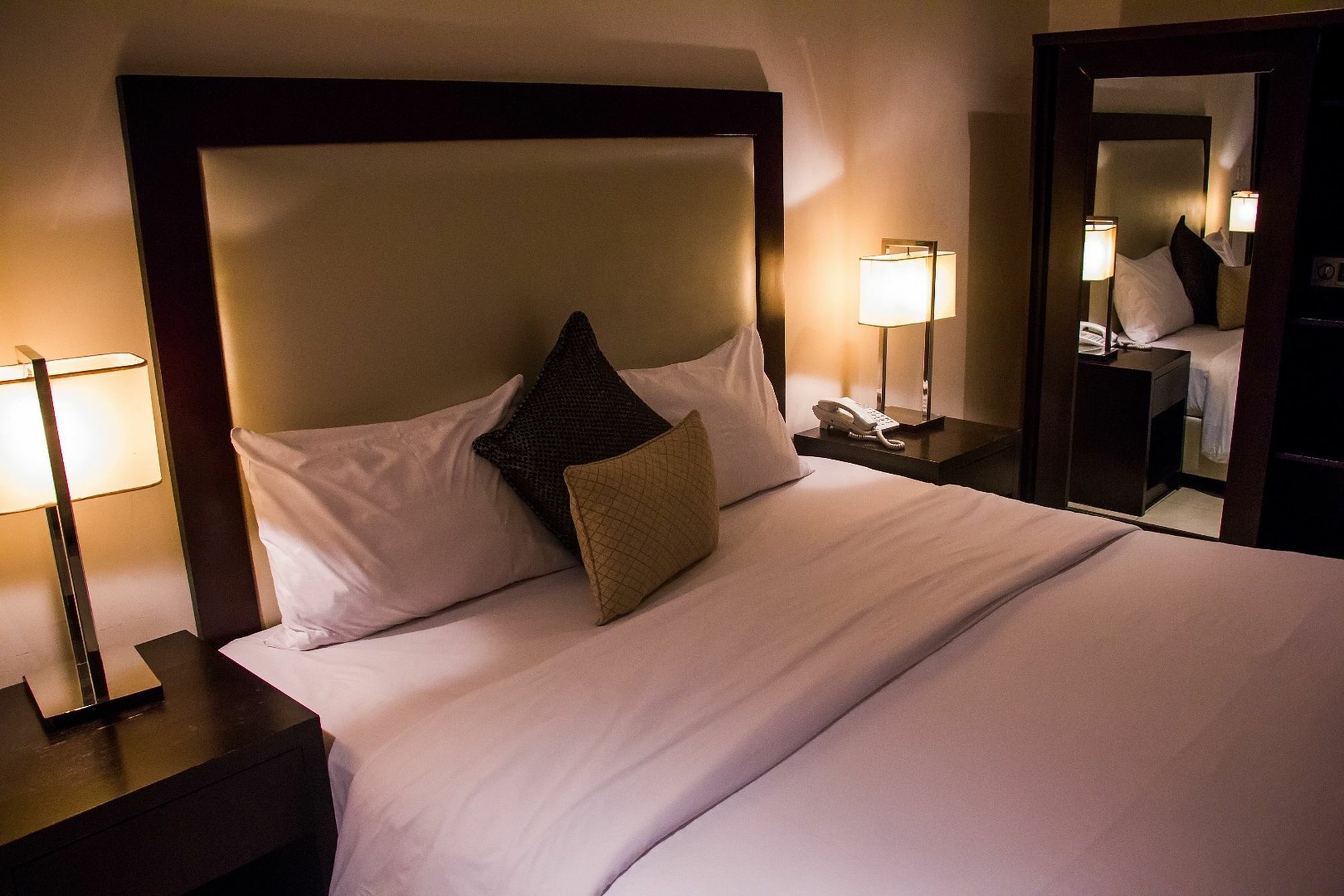 S & S Hotel & Suites Lagos Exterior photo