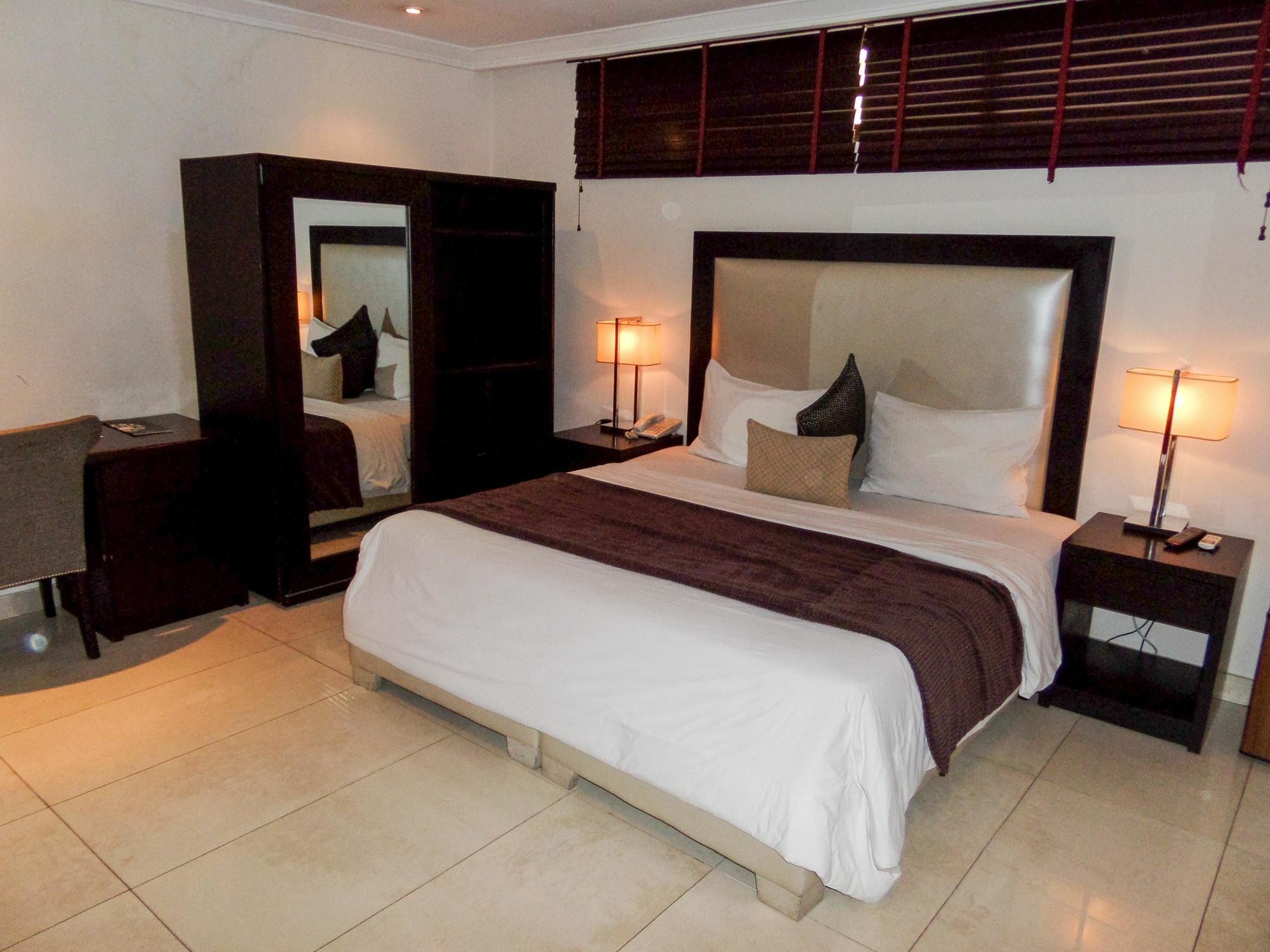 S & S Hotel & Suites Lagos Exterior photo