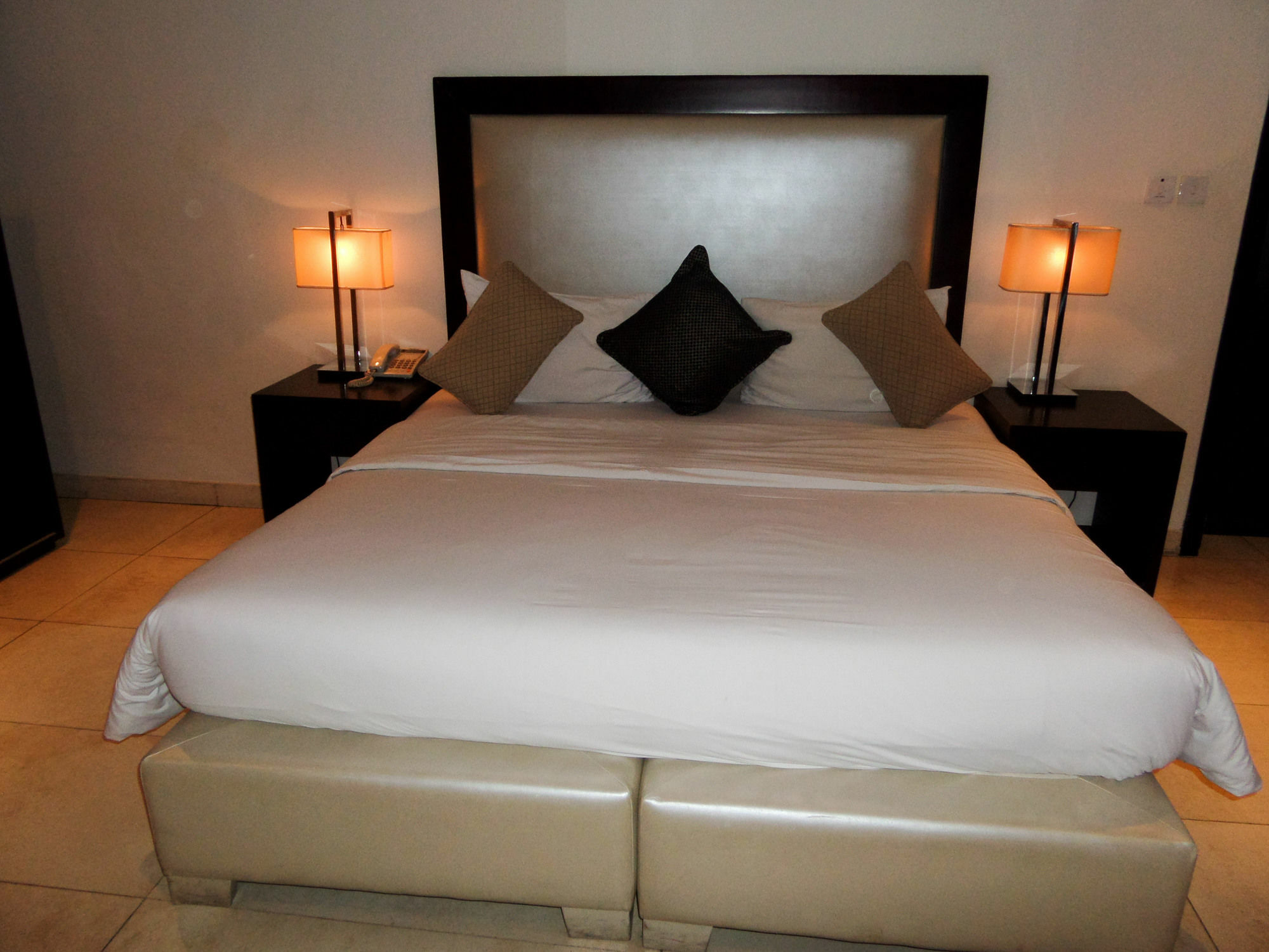 S & S Hotel & Suites Lagos Exterior photo
